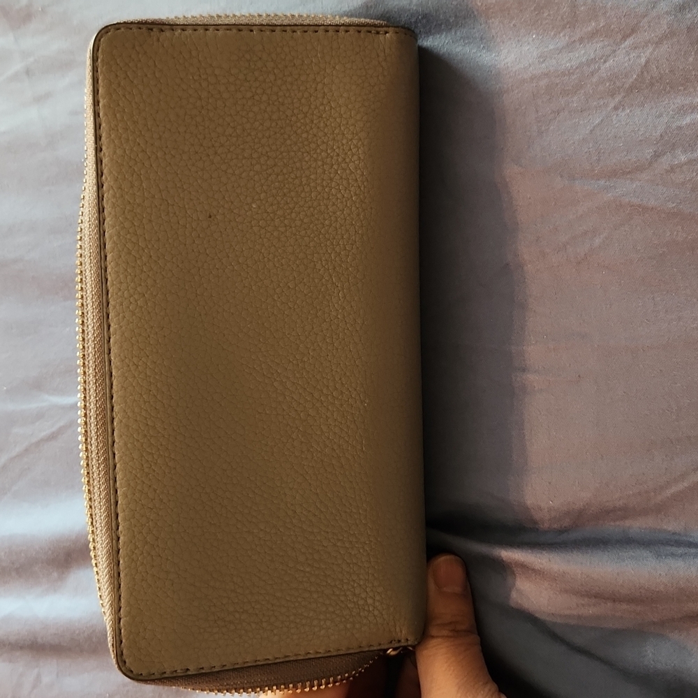 Tory Burch Wallet - Picture 5 of 9